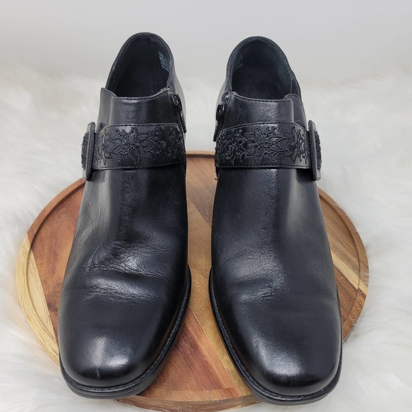 Clarks Artisan Collection Black Bootie Boots Women's 7.5 - Picture 1 of 10
